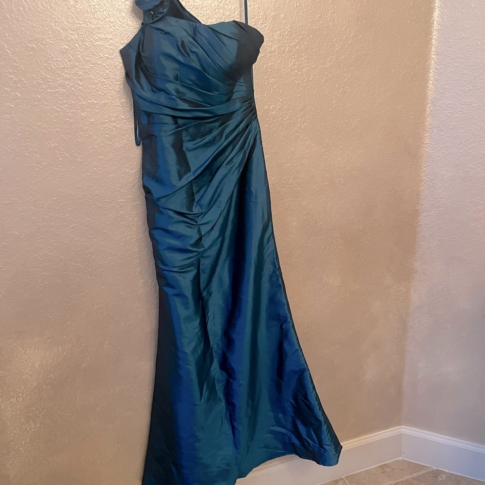 Beautiful teal formal gown. Wore once for a wedding has a matching shawl